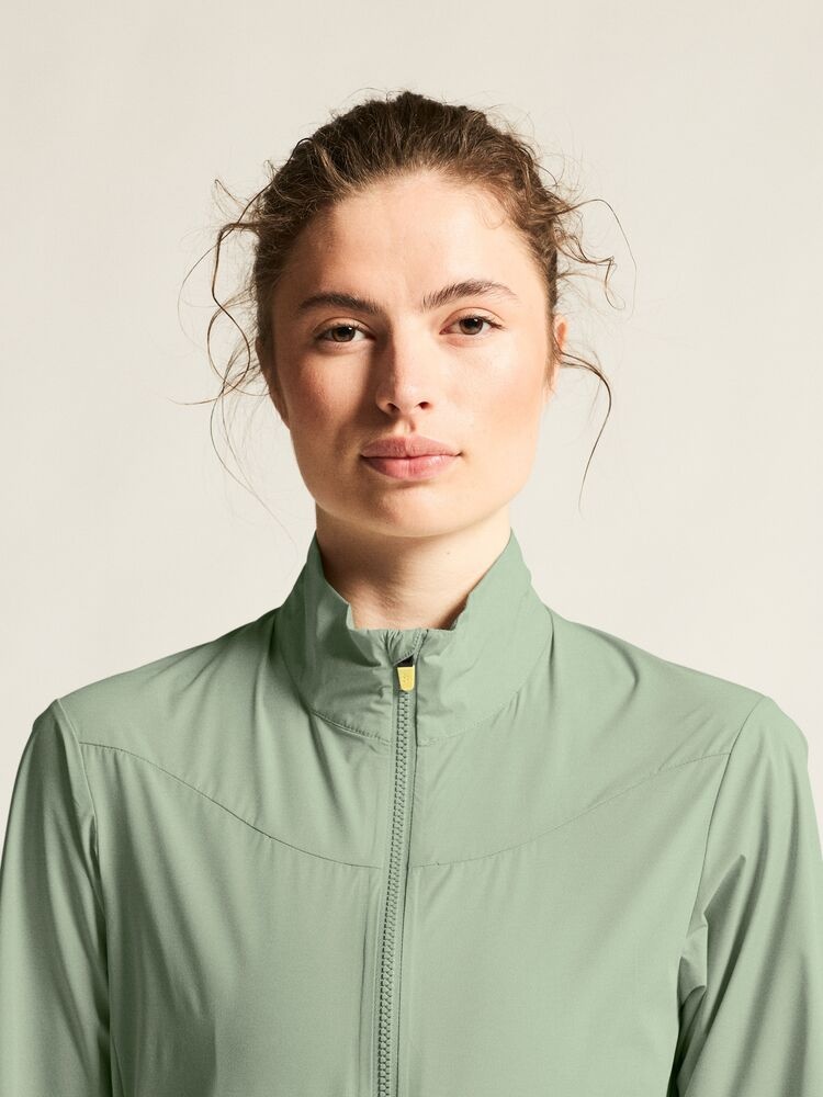 C17326-6300_Endur20Light20Wind20Jacket20W_closeup5-1