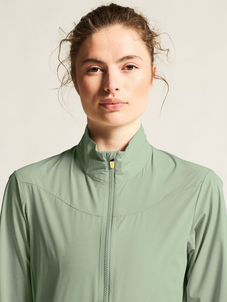 C17326-6300_Endur20Light20Wind20Jacket20W_closeup5