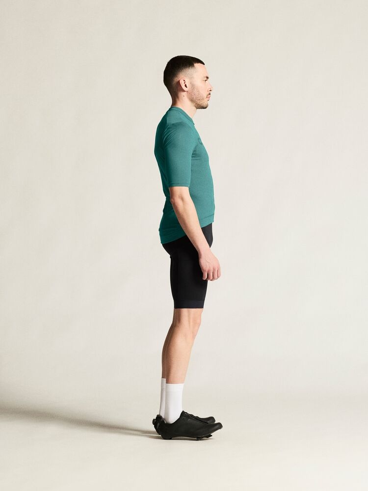 C17327-9990_Endur20Cargo20Bib20Shorts20C320M_closeup2