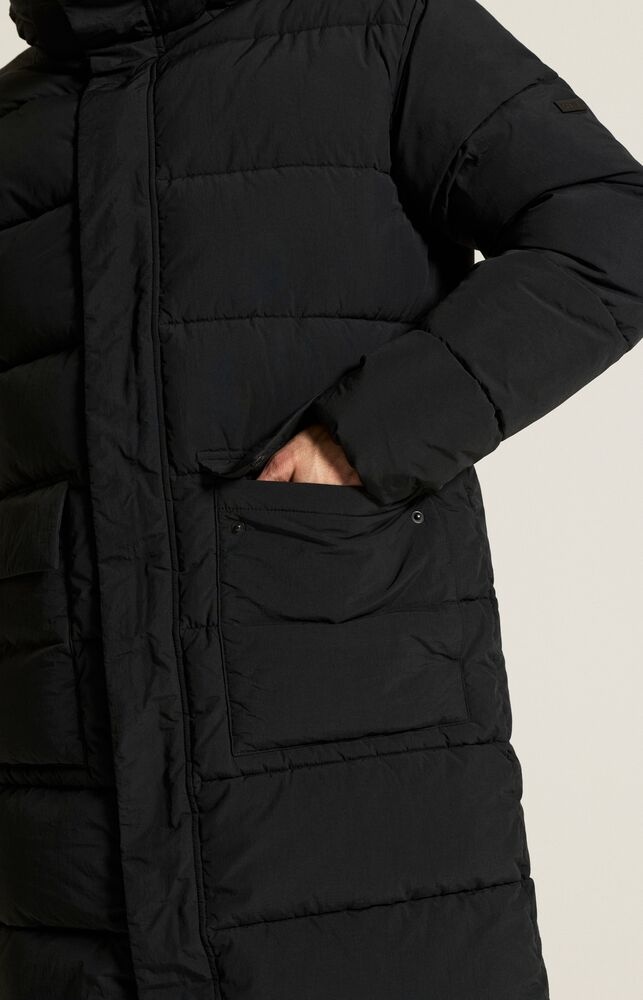 C18079-9990_Urban20Padded20Coat20M_closeup_168