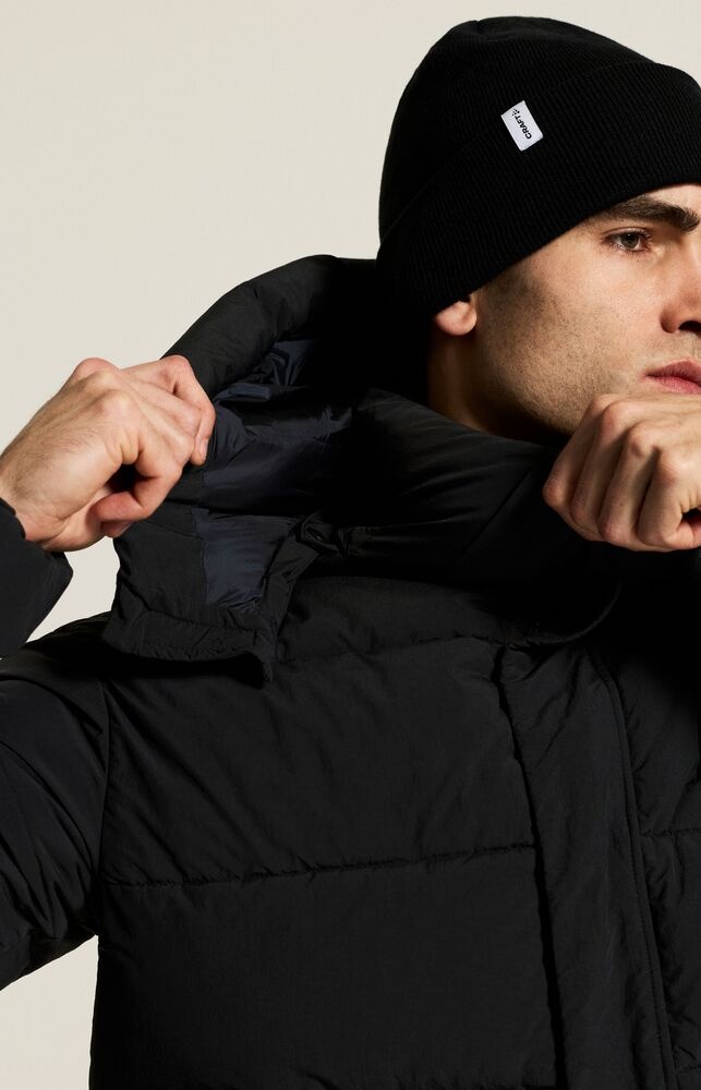 C18079-9990_Urban20Padded20Coat20M_closeup_195