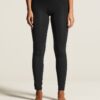 C19406-9990_Classic20Thermal20Baselayer20Set20W_closeup10